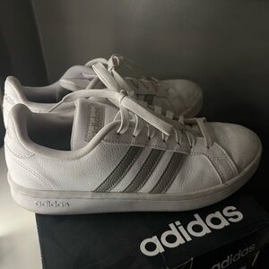 Women adidas size 8 - white